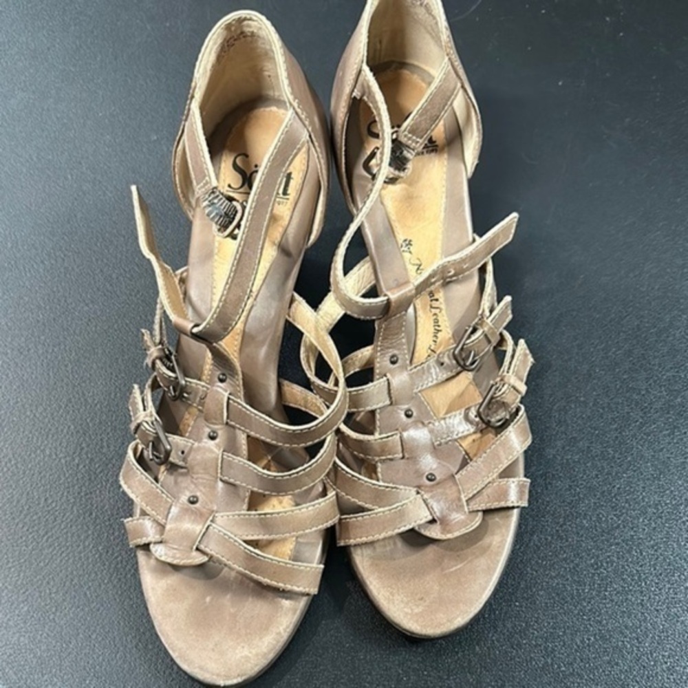 Sofft Women's leather Strappy Open Toe Sandals with Heels size 9 m
